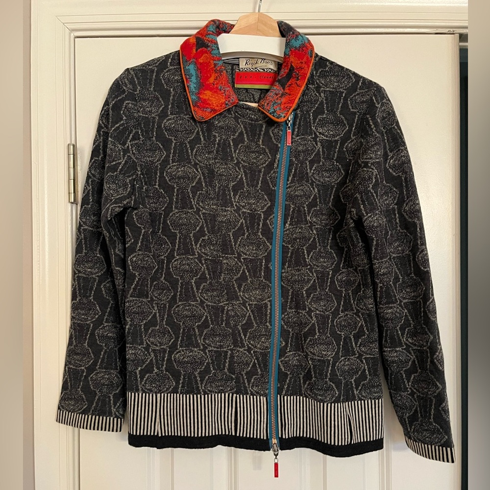 Rizik Bros. Inc of Washington size M CROP SWEATER JACKET